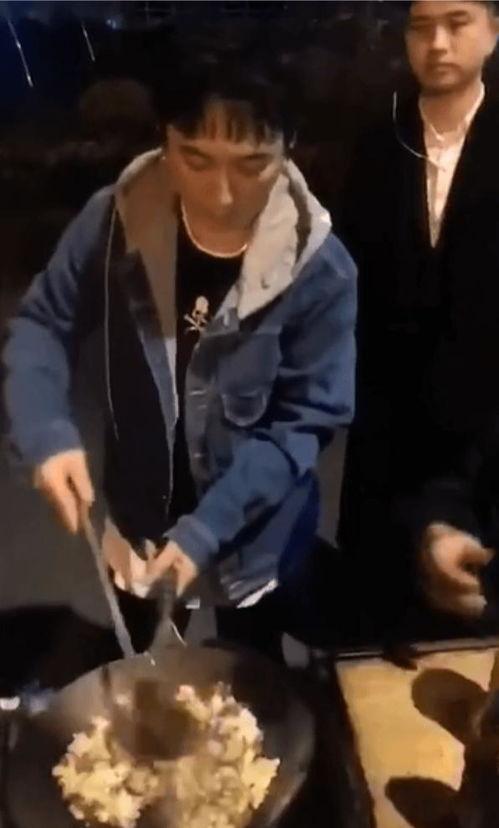 王思聪爆料炒饭视频播放,揭秘网红美食背后的故事  第1张